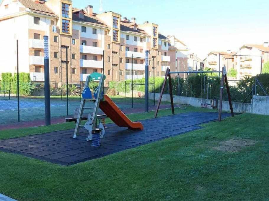 Precioso Atico Con Bonitas Vistas A La Pena Oroel Apartment Jaca Luaran gambar